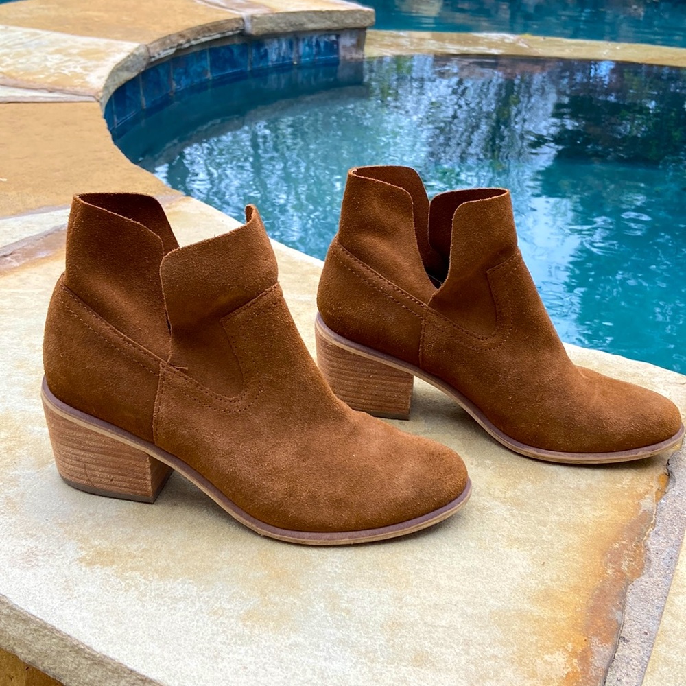 Brass Plum by Nordstrom Brice notched bootie brown suede